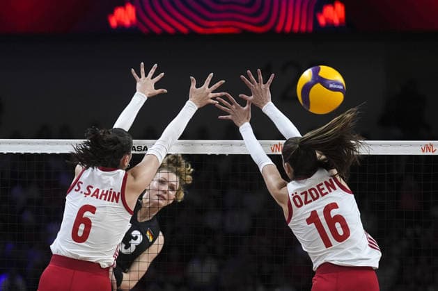 Turkiye v Germany - 2026 FIVB Volleyball Nations League ANKARA, TURKIYE - JUNE 20: Saliha Sahin (6) and Berka Buse Ozden (16) of Turkiye in action against Annie Cesar (3) of Germany during the 2026 FIVB Volleyball Nations League (VNL) Pool 2 match between Turkiye and Germany at Ankara Sports Hall in Ankara, Turkiye on June 20, 2026. Dilara Irem Sancar Anadolu Ankara Turkey. Editorial use only. Please get in touch for any other usage.  Copyright: x2026xAnadoluxDilaraxIremxSancarx
