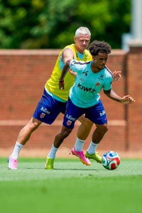 Fotball-VM 2026 Greensboro , USA 20260620. Norges Julian Ryerson og Oscar Bobb under en trening med Norges herrelandslag i fotball pa The University of North Carolina Greensboro (UNCG). Foto: Fredrik Varfjell NTB Greensboro USA EDITORIAL USE ONLY. RESTRICTED USE FOR BETTING COMPANIES Ref:_SPOpcvQ4hPUofU.jpg *** 2026 FIFA World Cup in Greensboro, USA 20260620 Norway’s Julian Ryerson and Oscar Bobb during a training session with the Norwegian men’s national soccer team at the University of North Carolina Greensboro (UNCG). Photo  Copyright: xFredrikxVarfjellx xNTBx