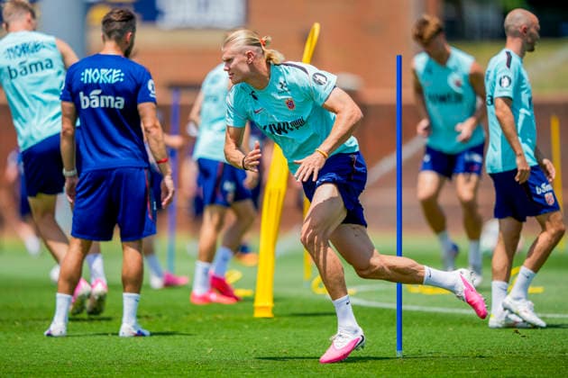 World Cup 2026 Greensboro , USA 20260620. Norway s Erling Braut Haaland during a training session with the Norwegian men s national football team at The University of North Carolina Greensboro (UNCG). Photo: Fredrik Varfjell NTB Greensboro United States EDITORIAL USE ONLY. RESTRICTED USE FOR BETTING COMPANIES Ref:_SPOvBZbxwPhBe8.jpg *** 2026 World Cup in Greensboro, USA 20260620 Norways Erling Braut Haaland during a training session with the Norwegian mens national soccer team at the University of North Carolina at Greensboro (UNCG). Photo  Copyright: xFredrikxVarfjellx xNTBx