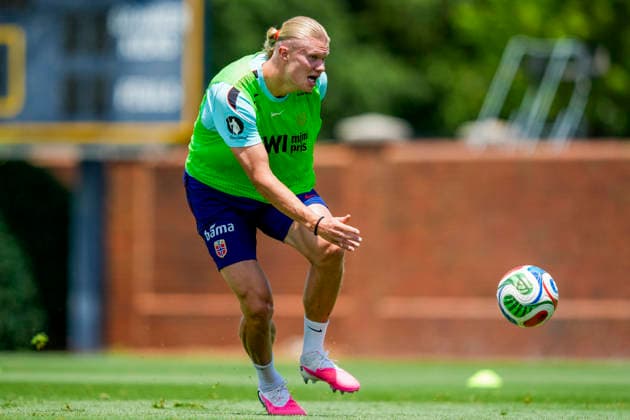 World Cup 2026 Greensboro , USA 20260620. Norway s Erling Braut Haaland during a training session with the Norwegian men s national football team at The University of North Carolina Greensboro (UNCG). Photo: Fredrik Varfjell NTB Greensboro United States EDITORIAL USE ONLY. RESTRICTED USE FOR BETTING COMPANIES Ref:_SPO1rnsiVI7Ufc.jpg *** 2026 World Cup in Greensboro, USA 20260620 Norways Erling Braut Haaland during a training session with the Norwegian mens national soccer team at the University of North Carolina at Greensboro (UNCG). Photo  Copyright: xFredrikxVarfjellx xNTBx