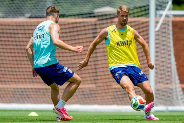 Fotball-VM 2026 Greensboro , USA 20260620. Norges Fredrik Bjorkan og Kristoffer Vassbakk Ajer under en trening med Norges herrelandslag i fotball pa The University of North Carolina Greensboro (UNCG). Foto: Fredrik Varfjell NTB Greensboro USA EDITORIAL USE ONLY. RESTRICTED USE FOR BETTING COMPANIES Ref:_SPOg4HNiWqc8WE.jpg *** 2026 FIFA World Cup in Greensboro, USA 20260620 Norway’s Fredrik Bjorkan and Kristoffer Vassbakk Ajer during a training session with the Norwegian men’s national soccer team at the University of North Carolina at Greensboro (UNCG). Photo  Copyright: xFredrikxVarfjellx xNTBx