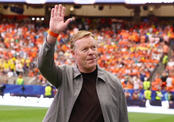 Netherlands head coach Ronald Koeman waves to supporters before the start of play against Sweden at a FIFA World Cup, WM, Weltmeisterschaft, Fussball match at NRG Stadium in Houston, Texas, on Saturday, June 20, 2026.  HOU20260620912 CHRISTIANxBRUNSKILL