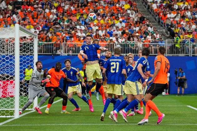 Viktor Gyokeres of Sweden heads the ball during the match between the Netherlands and Sweden in the second round of the group stage of the 2026 World Cup, held at Houston Stadium in Houston, United States. Richard Callis Fotoarena (Richard Callis SPP)  Copyright: xRichardxCallisx xSPPx spp-en-RiCa-2965525