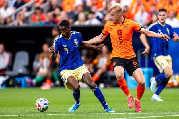 260620 Alexander Isak of Sweden and Jan Paul Van Hecke of Netherlands during the FIFA World Cup, WM, Weltmeisterschaft, Fussball 2026 football match between Netherlands and Sweden on June 20, 2026 in Houston. Photo: Petter Arvidson BILDBYRAN kod PA PA1246 bbeng fotboll football soccer fotball vm fotbolls-vm fotball-vm fotbolls-vm 2026 fifa world cup 2026 sverige sweden sverige a netherlands nederländerna *** June 20, 2026  Copyright: PETTERxARVIDSON BB260620PA113