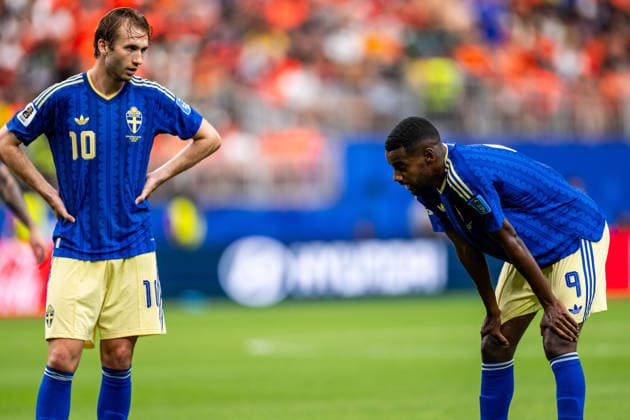 260620 Benjamin Nygren and Alexander Isak of Sweden look dejected during the FIFA World Cup, WM, Weltmeisterschaft, Fussball 2026 football match between Netherlands and Sweden on June 20, 2026 in Houston. Photo: Ludvig Thunman BILDBYRAN kod LT PA1246 bbeng fotboll football soccer fotball vm fotbolls-vm fotball-vm fotbolls-vm 2026 fifa world cup 2026 sverige sweden sverige a netherlands nederländerna depp *** June 20, 2026  Copyright: LUDVIGxTHUNMAN BB260620LT045