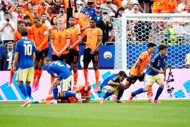 HOUSTON, USA 20260620 Sveriges Benjamin Nygren, Gustaf Lagerbielke, Yasin Ayari och Victor Nilsson Lindelöf när Viktor Gyökeres skjuter en frispark mot mal under fotbollsmatchen mellan Nederländerna och Sverige i grupp F pa Houston Stadium, USA, under fotbolls-VM. ***Bilden ingar i SPORTPAKET. För övriga BETALBILD*** HOUSTON USA x9200x *** HOUSTON, USA 20260620 Swedens Benjamin Nygren, Gustaf Lagerbielke, Yasin Ayari, and Victor Nilsson Lindelöf as Viktor Gyökeres takes a free kick toward the goal during the soccer match between the Netherlands and Sweden in Group F at Houston Stadium, USA, during the FIFA World Cup This image is included in the SPORT PACKAGE; for other images, see PAID CONTENT HOUSTON, USA x9200x,detected_source_language  Copyright: xBjörnxLarssonxRosvall TTx FOTBOLLS-VM 2026 NEDERLÄNDERNA - SVERIGE