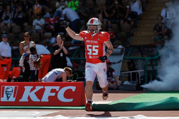 Leonhard Pfann (55, Augsburg Centurions) beim Spiel zwischen Augsburg Centurions v Gießen Golden Dragons, American Football, Männer, GFL2, 2026, 7.Spieltag am 20.06.2026 in Augsburg, Rosenaustadion. Bayern Deutschland *** Leonhard Pfann, 55, Augsburg Centurions, during the game between the Augsburg Centurions and the Gießen Golden Dragons, American football, mens, GFL2, 2026, Matchday 7 on June 20, 2026, in Augsburg, Rosenaustadion, Bavaria, Germany,detected_source_language