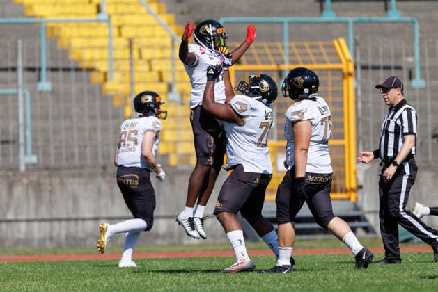 Ramsey Awuah-Okine (17, Gießen Golden Dragons) beim Spiel zwischen Augsburg Centurions v Gießen Golden Dragons, American Football, Männer, GFL2, 2026, 7.Spieltag am 20.06.2026 in Augsburg, Rosenaustadion. Bayern Deutschland *** Ramsey Awuah Okine, 17, of the Giessen Golden Dragons during the game between the Augsburg Centurions and the Giessen Golden Dragons, American football, mens, GFL2, 2026, Matchday 7 on June 20, 2026, in Augsburg, Rosenaustadion, Bavaria, Germany,detected_source_language