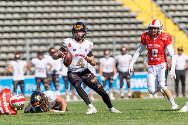 Isaac Bernard (4, Gießen Golden Dragons) beim Spiel zwischen Augsburg Centurions v Gießen Golden Dragons, American Football, Männer, GFL2, 2026, 7.Spieltag am 20.06.2026 in Augsburg, Rosenaustadion. Bayern Deutschland *** Isaac Bernard 4, Giessen Golden Dragons in the game between the Augsburg Centurions and the Giessen Golden Dragons, American football, mens, GFL2, 2026, Matchday 7 on June 20, 2026, in Augsburg, Rosenaustadion, Bavaria, Germany,detected_source_language