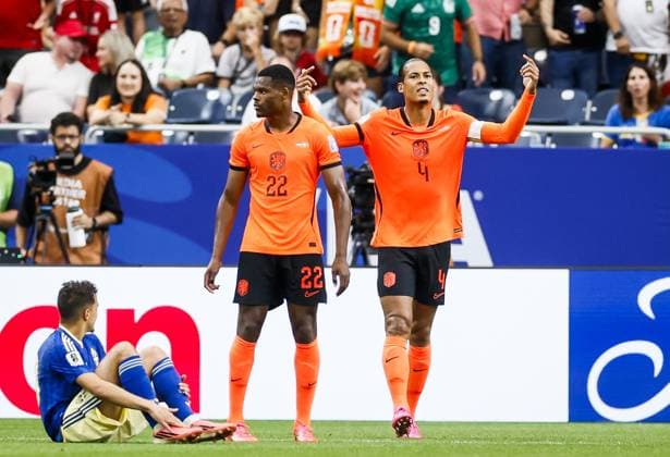 HOUSTON - (lr) Denzel Dumfries of the Netherlands, Virgil van Dijk of the Netherlands during the FIFA World Cup, WM, Weltmeisterschaft, Fussball 2026 Group F match between the Netherlands and Sweden at Houston Stadium on June 20, 2026 in Houston, United States. KOEN VAN WEEL ANP FIFA World Cup 2026 group stage 2026 xVIxANPxSportx xxANPxIVx 561525489 originalFilename: 561525489.jpg
