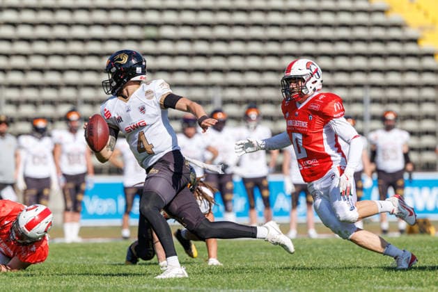 Isaac Bernard (4, Gießen Golden Dragons) und Laurin Frank (0, Augsburg Centurions) beim Spiel zwischen Augsburg Centurions v Gießen Golden Dragons, American Football, Männer, GFL2, 2026, 7.Spieltag am 20.06.2026 in Augsburg, Rosenaustadion. Bayern Deutschland *** Isaac Bernard 4, Giessen Golden Dragons, and Laurin Frank 0, Augsburg Centurions, in the game between the Augsburg Centurions and the Giessen Golden Dragons, American football, mens, GFL2, 2026, Matchday 7 on June 20, 2026, in Augsburg, Rosenaustadion, Bavaria, Germany,detected_source_language