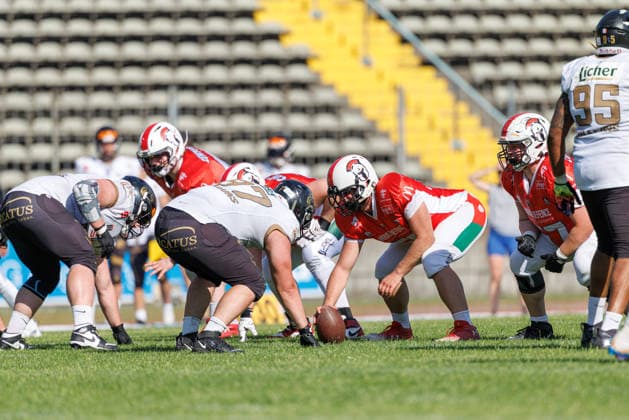 Konstantin Pfeffer (97, Gießen Golden Dragons) beim Spiel zwischen Augsburg Centurions v Gießen Golden Dragons, American Football, Männer, GFL2, 2026, 7.Spieltag am 20.06.2026 in Augsburg, Rosenaustadion. Bayern Deutschland *** Konstantin Pfeffer 97, Giessen Golden Dragons during the game between the Augsburg Centurions and the Giessen Golden Dragons, American football, mens, GFL2, 2026, Matchday 7 on June 20, 2026, in Augsburg, Rosenaustadion, Bavaria, Germany,detected_source_language