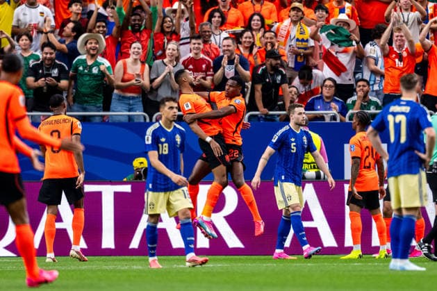 260620 Yasin Ayari and Gabriel Gudmundsson of Sweden look dejected after 3-0 by Cody Gakpo of Netherlands during the FIFA World Cup, WM, Weltmeisterschaft, Fussball 2026 football match between Netherlands and Sweden on June 20, 2026 in Houston. Photo: Petter Arvidson BILDBYRAN kod PA PA1246 bbeng fotboll football soccer fotball vm fotbolls-vm fotball-vm fotbolls-vm 2026 fifa world cup 2026 sverige sweden sverige a netherlands nederländerna jubel depp *** June 20, 2026  Copyright: PETTERxARVIDSON BB260620PA149