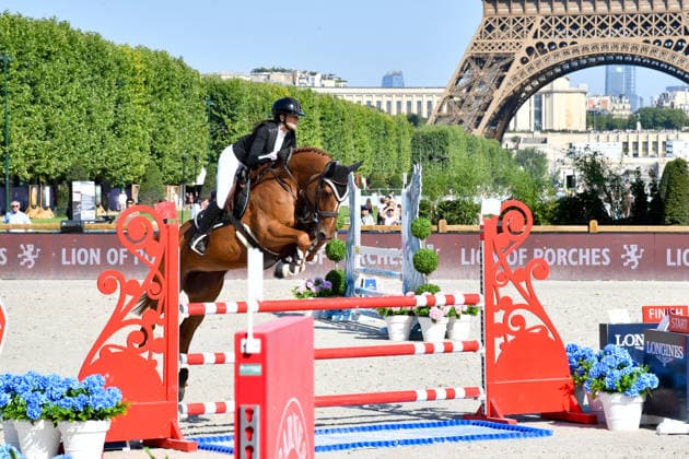 Caroline Baudry sur In Love des Majuros - Prix Joone lors de la 12ème édition Longines Paris Eiffel Jumping au pied de la Tour Eiffel sur le Champ-de-Mars à Paris, France le 20 juin 2026 Perusseau Veeren Bestimage Prize Joone at the 12th Longines Paris Eiffel Jumping event at the foot of the Eiffel Tower on the Champ de Mars in Paris, France on June 20, 2026 Paris France  Copyright: xVeeren-Perusseau BestimagexVeeren-Perusseau Bestimagex