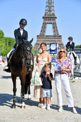 Sienna Smith sur Noortje van het Houterhof 1ère, Carole Juge-Llewellyn, Virginie Coupérie-Eiffel à la remise du Prix Joone lors de la 12ème édition Longines Paris Eiffel Jumping au pied de la Tour Eiffel sur le Champ-de-Mars à Paris, France le 20 juin 2026 Perusseau Veeren Bestimage Presentation of the Joone Prize during the 12th Longines Paris Eiffel Jumping event at the foot of the Eiffel Tower on the Champ de Mars in Paris, France on June 20, 2026 Paris France  Copyright: xVeeren-Perusseau BestimagexVeeren-Perusseau Bestimagex