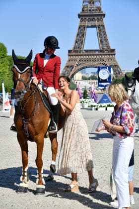 Aurore Dubus sur Dovina s Crazy Love Z 2ème, Carole Juge-Llewellyn, Virginie Coupérie-Eiffel à la remise du Prix Joone lors de la 12ème édition Longines Paris Eiffel Jumping au pied de la Tour Eiffel sur le Champ-de-Mars à Paris, France le 20 juin 2026 Perusseau Veeren Bestimage Presentation of the Joone Prize during the 12th Longines Paris Eiffel Jumping event at the foot of the Eiffel Tower on the Champ de Mars in Paris, France on June 20, 2026 Paris France  Copyright: xVeeren-Perusseau BestimagexVeeren-Perusseau Bestimagex