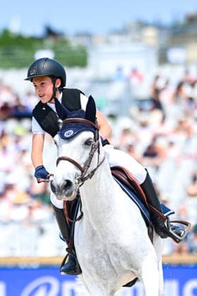 Jules Rochefort sur LACALA SUPREME participe au Prix Kids Cup Decathlon de la 12ème édition Longines Paris Eiffel Jumping au pied de la Tour Eiffel sur le Champ-de-Mars à Paris, France, le 20 juin 2026. Perusseau-Veeren Bestimage 12th Longines Paris Eiffel Jumping event at the foot of the Eiffel Tower on the Champ de Mars in Paris, France on June 20, 2026  Copyright: xPerusseau-Veerenx xBestimagexPerusseau-Veerenx xBestimagex