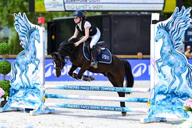 Romane Ribes sur FLIPPER DU MOULIN participe au Prix Kids Cup Decathlon de la 12ème édition Longines Paris Eiffel Jumping au pied de la Tour Eiffel sur le Champ-de-Mars à Paris, France, le 20 juin 2026. Perusseau-Veeren Bestimage 12th Longines Paris Eiffel Jumping event at the foot of the Eiffel Tower on the Champ de Mars in Paris, France on June 20, 2026  Copyright: xPerusseau-Veerenx xBestimagexPerusseau-Veerenx xBestimagex