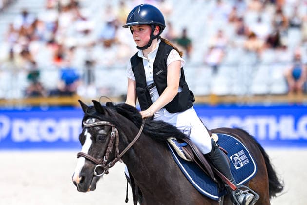 Romane Ribes sur FLIPPER DU MOULIN participe au Prix Kids Cup Decathlon de la 12ème édition Longines Paris Eiffel Jumping au pied de la Tour Eiffel sur le Champ-de-Mars à Paris, France, le 20 juin 2026. Perusseau-Veeren Bestimage 12th Longines Paris Eiffel Jumping event at the foot of the Eiffel Tower on the Champ de Mars in Paris, France on June 20, 2026  Copyright: xPerusseau-Veerenx xBestimagexPerusseau-Veerenx xBestimagex