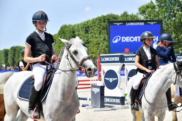 Elisa Niel sur Jumbo du Jullou (1ère), Giulia Sarkozy sur Valentine du Delta à la remise du Prix Decathlon lors de la 12ème édition Longines Paris Eiffel Jumping au pied de la Tour Eiffel sur le Champ-de-Mars à Paris, France le 20 juin 2026 Perusseau Veeren Bestimage Presentation of the Decathlon Prize during the 12th Longines Paris Eiffel Jumping event at the foot of the Eiffel Tower on the Champ de Mars in Paris, France on June 20, 2026 Paris France  Copyright: xVeeren-Perusseau BestimagexVeeren-Perusseau Bestimagex