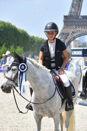 Giulia Sarkozy sur Valentine du Delta à la remise du Prix Decathlon lors de la 12ème édition Longines Paris Eiffel Jumping au pied de la Tour Eiffel sur le Champ-de-Mars à Paris, France le 20 juin 2026 Perusseau Veeren Bestimage Presentation of the Decathlon Prize during the 12th Longines Paris Eiffel Jumping event at the foot of the Eiffel Tower on the Champ de Mars in Paris, France on June 20, 2026 Paris France  Copyright: xVeeren-Perusseau BestimagexVeeren-Perusseau Bestimagex
