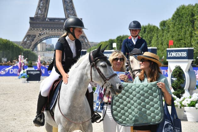 Giulia Sarkozy sur Valentine du Delta à la remise du Prix Decathlon lors de la 12ème édition Longines Paris Eiffel Jumping au pied de la Tour Eiffel sur le Champ-de-Mars à Paris, France le 20 juin 2026 Perusseau Veeren Bestimage Presentation of the Decathlon Prize during the 12th Longines Paris Eiffel Jumping event at the foot of the Eiffel Tower on the Champ de Mars in Paris, France on June 20, 2026 Paris France  Copyright: xVeeren-Perusseau BestimagexVeeren-Perusseau Bestimagex
