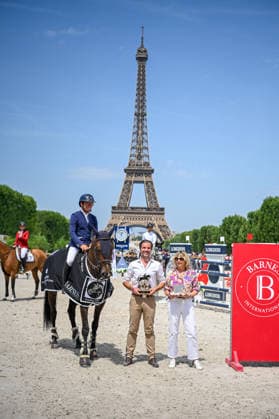 Edouard Mercier &er sur Ballerine de Blondel avec Olivier Brunet, Directeur associé chez Barnes et Virginie Coupérie-Eiffel au Prix Barnes de de la 12ème édition Longines Paris Eiffel Jumping au pied de la Tour Eiffel sur le Champ-de-Mars à Paris, France, le 20 juin 2026. Perusseau-Veeren Bestimage Barnes Prize during the 12th edition of the Longines Paris Eiffel Jumping at Champ-de-Mars near Eiffel Tower in Paris, France, on June 20, 2026. Paris France  Copyright: xPerusseau-Veerenx xBestimagexPerusseau-Veerenx xBestimagex