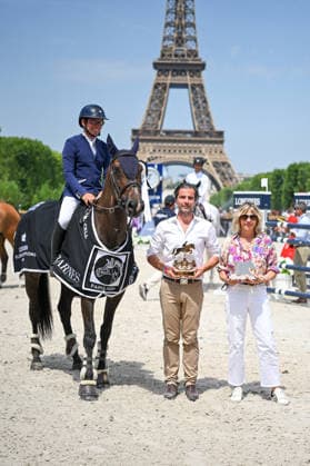 Edouard Mercier &er sur Ballerine de Blondel avec Olivier Brunet, Directeur associé chez Barnes et Virginie Coupérie-Eiffel au Prix Barnes de de la 12ème édition Longines Paris Eiffel Jumping au pied de la Tour Eiffel sur le Champ-de-Mars à Paris, France, le 20 juin 2026. Perusseau-Veeren Bestimage Barnes Prize during the 12th edition of the Longines Paris Eiffel Jumping at Champ-de-Mars near Eiffel Tower in Paris, France, on June 20, 2026. Paris France  Copyright: xPerusseau-Veerenx xBestimagexPerusseau-Veerenx xBestimagex