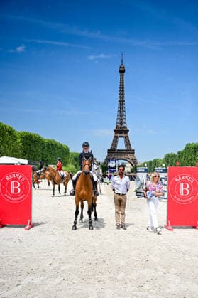 Brunehilde Magnin 2ème sur Karate Kid avec Olivier Brunet, Directeur associé chez Barnes et Virginie Coupérie-Eiffel au Prix Barnes de de la 12ème édition Longines Paris Eiffel Jumping au pied de la Tour Eiffel sur le Champ-de-Mars à Paris, France, le 20 juin 2026. Perusseau-Veeren Bestimage Barnes Prize during the 12th edition of the Longines Paris Eiffel Jumping at Champ-de-Mars near Eiffel Tower in Paris, France, on June 20, 2026. Paris France  Copyright: xPerusseau-Veerenx xBestimagexPerusseau-Veerenx xBestimagex
