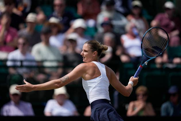 Lexus Nottingham Open - Day Six Karolina Pliskova competes during her semi-final singles match at the 2026 Lexus Nottingham Open Women s tennis tournament at the Nottingham Tennis Centre in Nottingham, England, on June 20, 2026. Nottingham Great Britain United Kingdom  Copyright: xOwenxHammondx originalFilename:hammond-2026lexu260620_nphgN.jpg