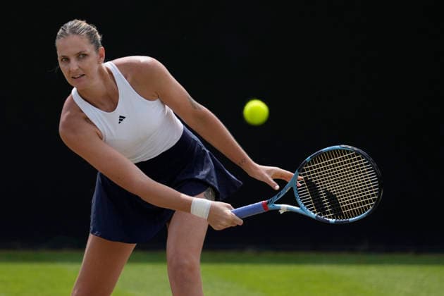 Lexus Nottingham Open - Day Six Karolina Pliskova competes during her semi-final singles match at the 2026 Lexus Nottingham Open Women s tennis tournament at the Nottingham Tennis Centre in Nottingham, England, on June 20, 2026. Nottingham Great Britain United Kingdom  Copyright: xOwenxHammondx originalFilename:hammond-2026lexu260620_npOHg.jpg