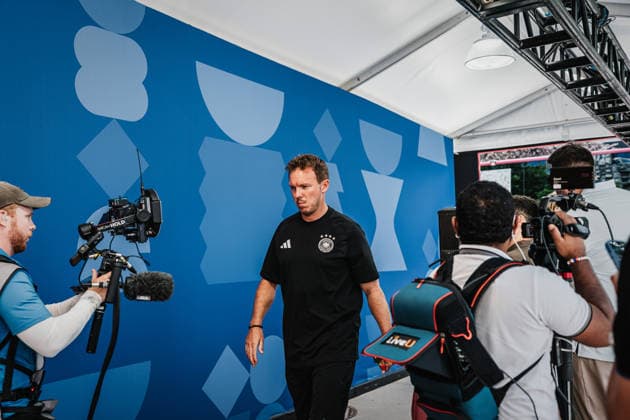 Fußball Herren FIFA Fußball-Weltmeisterschaft 2026 Gruppe E Deutschland vs. Elfenbeinküste 20.06.2026 Teamankunft Deutschland Trainer Julian Nagelsmann (Deutschland) Toronto Toronto Stadium Ontario Kanada *** Mens Soccer 2026 FIFA World Cup Group E Germany vs. Ivory Coast June 20, 2026 Team arrival Germany Coach Julian Nagelsmann Germany Toronto Toronto Stadium Ontario Canada,detected_source_language