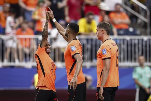 HOUSTON - (lr) Crysencio Summerville of the Netherlands, Cody Gakpo of the Netherlands and Micky van de Ven of the Netherlands celebrate the 3-0 during the FIFA 2026 World Cup Group F match between the Netherlands and Sweden at Houston Stadium on June 20, 2026 in Houston, United States. ROBIN VAN LONKHUIJSEN ANP FIFA World Cup, WM, Weltmeisterschaft, Fussball 2026 group stage 2026 xVIxANPxSportx xxANPxIVx 561528279 originalFilename: 561528279.jpg