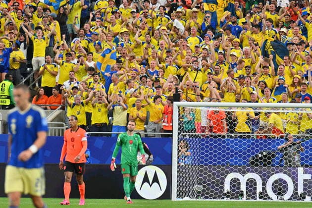 FIFA World Cup, WM, Weltmeisterschaft, Fussball 2026 - Group F - Netherlands vs Sweden Supporters of Sweden celebrate their team s 4-1 goal during the FIFA World Cup 2026 group stage match Netherlands against Sweden, in Houston, USA, 20 June 2026. HOUSTON United States  Copyright: xSAMxWASSONx