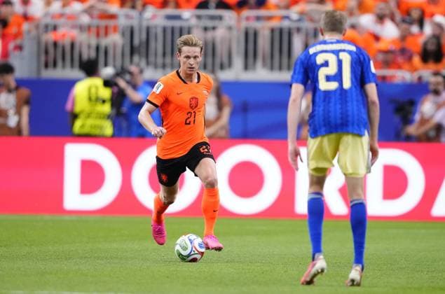 Netherlands v Sweden - FIFA World Cup, WM, Weltmeisterschaft, Fussball 2026 - Group F HOUSTON, USA - JUNE 20: Frenkie De Jong (L) of Netherlands drives the ballduring the 2026 FIFA World Cup First Stage Group F match between Netherlands and Sweden at NRG Stadium (Houston Stadium) in Houston, Texas, United States on June 20, 2026. Jose Hernandez Anadolu Texas United States. Editorial use only. Please get in touch for any other usage.  Copyright: x2026xAnadoluxJosexHernandezx