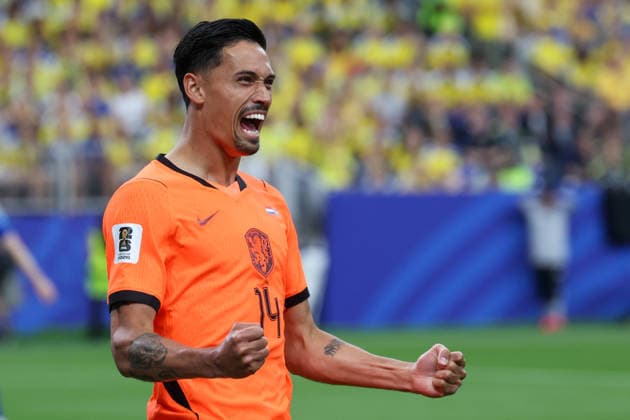 HOUSTON, TX - JUNE 20: Tijjani Reijnders 14 of Netherlands celebrates a teammate™s goal during the FIFA World Cup, WM, Weltmeisterschaft, Fussball 2026 Group F match between Netherlands and Sweden on June 20, 2026, at Houston Stadium in Houston, Texas. (Photo by David Buono Icon Sportswire) SOCCER: JUN 20 FIFA World Cup 26 Group F - Netherlands vs Sweden EDITORIAL USE ONLY Icon260620015