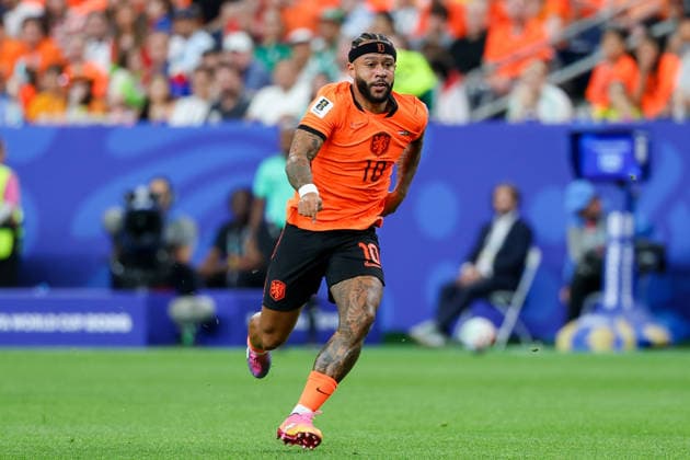 Memphis Depay (Netherlands) looks on during the FIFA World Cup, WM, Weltmeisterschaft, Fussball 2026 Group F match between Netherlands and Sweden at Houston Stadium on June 20, 2026 in Houston, United States. (Photo by Torbjorn Tande DeFodi Images) - *** Memphis Depay of the Netherlands looks on during the 2026 FIFA World Cup Group F match between the Netherlands and Sweden at Houston Stadium on June 20, 2026, in Houston, United States. Photo by Torbjorn Tande, DeFodi Images,detected_source_language