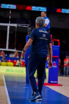 China V Brazil - Volleyball Nations League 2026 Ankara Stage Jose Roberto Guimaraes is seen during the FIVB Volleyball Nations League (VNL) match between China and Brazil at the Ankara Arena in Ankara, Turkey, on June 20, 2026. Ankara Turkey  Copyright: xÃ‡aÄülarxOskayx originalFilename:oskay-chinavbr260620_npe40.jpg
