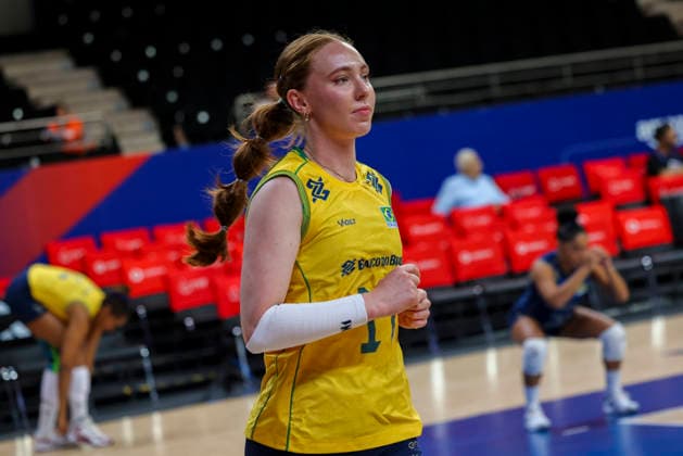 China V Brazil - Volleyball Nations League 2026 Ankara Stage Julia Bergmann 17 participates in pre-match warm-ups during the FIVB Volleyball Nations League (VNL) match between China and Brazil at the Ankara Arena in Ankara, Turkey, on June 20, 2026. Ankara Turkey  Copyright: xÃ‡aÄülarxOskayx originalFilename:oskay-chinavbr260620_npQEF.jpg