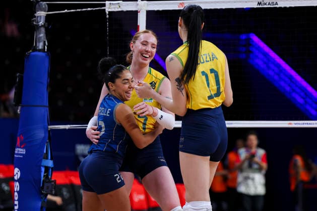 China V Brazil - Volleyball Nations League 2026 Ankara Stage Julia Bergmann 17 and Marcelle de Arruda Mattos da Silva 22 celebrate during the FIVB Volleyball Nations League (VNL) match between China and Brazil at the Ankara Arena in Ankara, Turkey, on June 20, 2026. Ankara Turkey  Copyright: xÃ‡aÄülarxOskayx originalFilename:oskay-chinavbr260620_npoYF.jpg