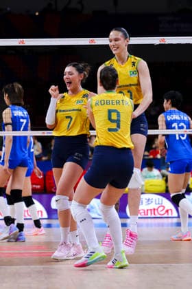 China V Brazil - Volleyball Nations League 2026 Ankara Stage Rosamaria Montibeller 7 and Luzia da Silva Nezzo 11 celebrate during the FIVB Volleyball Nations League (VNL) match between China and Brazil at the Ankara Arena in Ankara, Turkey, on June 20, 2026. Ankara Turkey  Copyright: xÃ‡aÄülarxOskayx originalFilename:oskay-chinavbr260620_np5cN.jpg