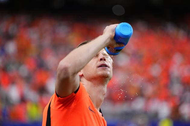 Netherlands v Sweden - FIFA World Cup, WM, Weltmeisterschaft, Fussball 2026 - Group F HOUSTON, USA - JUNE 20: Frenkie De Jong of Netherlands pours water on his face during the 2026 FIFA World Cup First Stage Group F match between Netherlands and Sweden at NRG Stadium (Houston Stadium) in Houston, Texas, United States on June 20, 2026. Jose Hernandez Anadolu Texas United States. Editorial use only. Please get in touch for any other usage.  Copyright: x2026xAnadoluxJosexHernandezx