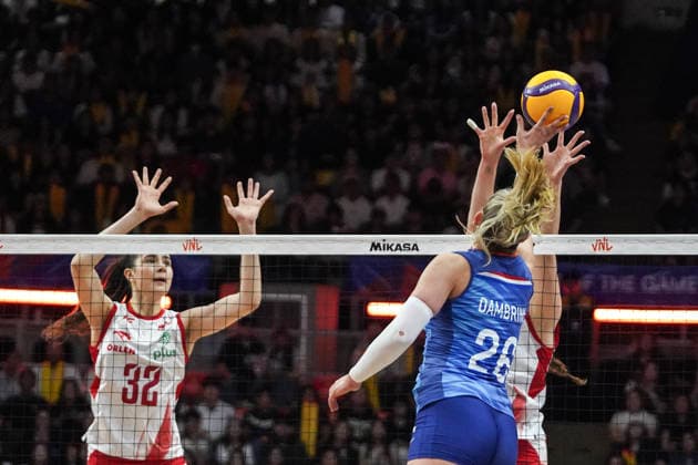 FIVB Women s Nations League 2026. Elles Dambrink of the Netherlands competes against Maja Koput and Monika Lampkowska of Poland during the FIVB Women s Volleyball Nations League match between the Netherlands and Poland in Bangkok, Thailand, on June 20, 2026. Bangkok Bangkok Thailand  Copyright: xAnusakxLaowilasx originalFilename:laowilas-notitle260620_npctF.jpg
