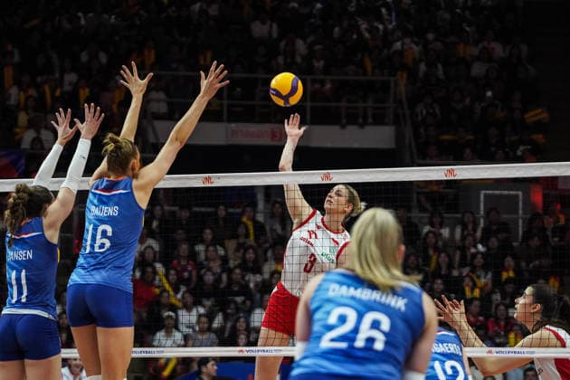 FIVB Women s Nations League 2026. Laura Jansen and Indy Baijens of the Netherlands compete against Magdalena Stysiak of Poland during the FIVB Women s Volleyball Nations League match between the Netherlands and Poland in Bangkok, Thailand, on June 20, 2026. Bangkok Bangkok Thailand  Copyright: xAnusakxLaowilasx originalFilename:laowilas-notitle260620_npL0n.jpg
