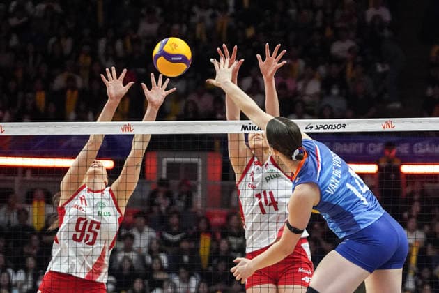 FIVB Women s Nations League 2026. Nicole Van De Vosse of the Netherlands competes against Magdalena Jurczyk and Monika Lampkowska of Poland during the FIVB Women s Volleyball Nations League match between the Netherlands and Poland in Bangkok, Thailand, on June 20, 2026. Bangkok Bangkok Thailand  Copyright: xAnusakxLaowilasx originalFilename:laowilas-notitle260620_npl8S.jpg