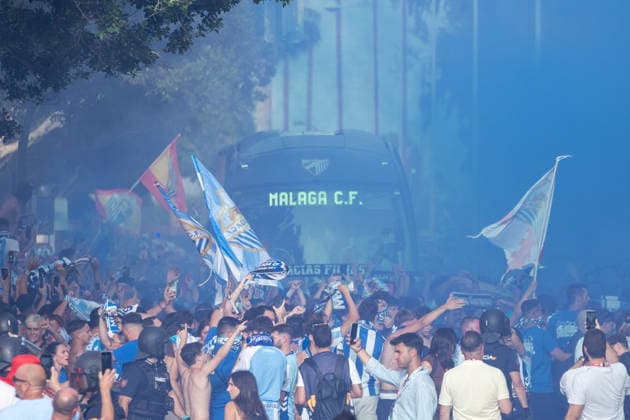 Almeria, Spain - June 20th: Malaga bus arrives to the stadium before the promotion play-off final of La Liga Hypermotion (Segunda Division) match between Almeria and Malaga at UD Almería Stadium on June 20th, 2026 in Almeria, Spain.  Copyright: xAndresxLopezxSheridanxx xSPPx Sportspressphoto_SPR171753