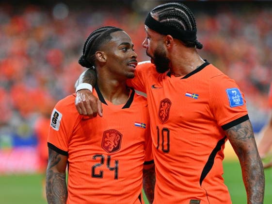 FIFA World Cup, WM, Weltmeisterschaft, Fussball 2026 - Group F - Netherlands vs Sweden Crysencio Summerville of Netherlands (L) celebrates with teammate Memphis Depay after scoring the 5-1 goal during the FIFA World Cup 2026 group stage match Netherlands against Sweden, in Houston, USA, 20 June 2026. HOUSTON United States  Copyright: xSAMxWASSONx