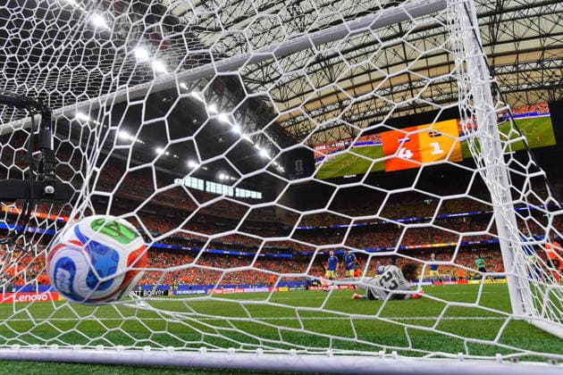 FIFA World Cup, WM, Weltmeisterschaft, Fussball 2026 - Group F - Netherlands vs Sweden The ball is in the net as Sweden goalkeeper Kristoffer Nordfeldt concedes the 5-1 goal during the FIFA World Cup 2026 group stage match Netherlands against Sweden, in Houston, USA, 20 June 2026. HOUSTON United States  Copyright: xSAMxWASSONx