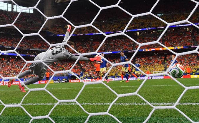 FIFA World Cup, WM, Weltmeisterschaft, Fussball 2026 - Group F - Netherlands vs Sweden The ball is in the net as Sweden goalkeeper Kristoffer Nordfeldt concedes the 5-1 goal during the FIFA World Cup 2026 group stage match Netherlands against Sweden, in Houston, USA, 20 June 2026. HOUSTON United States  Copyright: xSAMxWASSONx