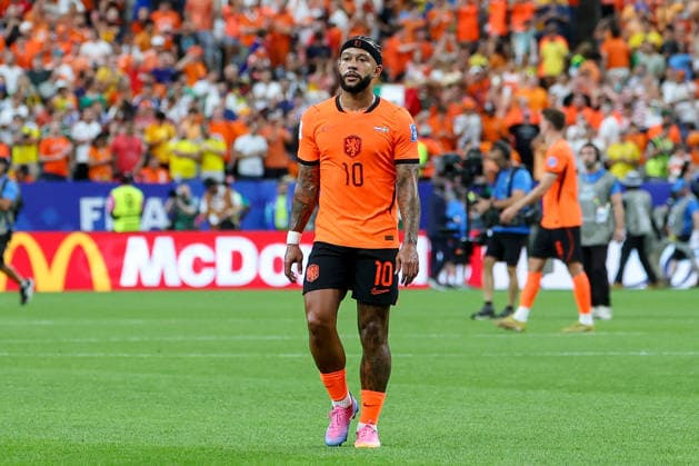 Memphis Depay (Netherlands) looks on during the FIFA World Cup, WM, Weltmeisterschaft, Fussball 2026 Group F match between Netherlands and Sweden at Houston Stadium on June 20, 2026 in Houston, United States. (Photo by Torbjorn Tande DeFodi Images) - *** Memphis Depay of the Netherlands looks on during the 2026 FIFA World Cup Group F match between the Netherlands and Sweden at Houston Stadium on June 20, 2026, in Houston, United States. Photo by Torbjorn Tande, DeFodi Images,detected_source_language